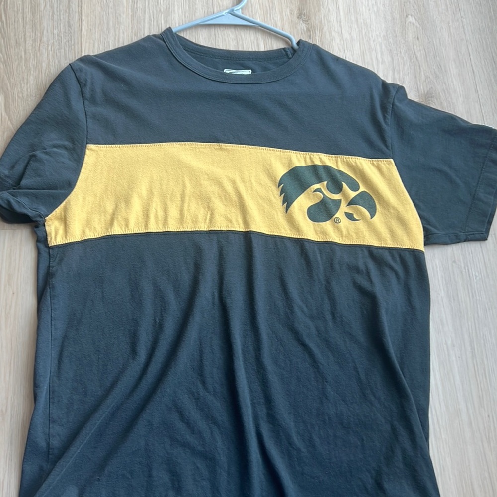 Iowa Hawkeye unique tee shirt .. unfortunately not my size